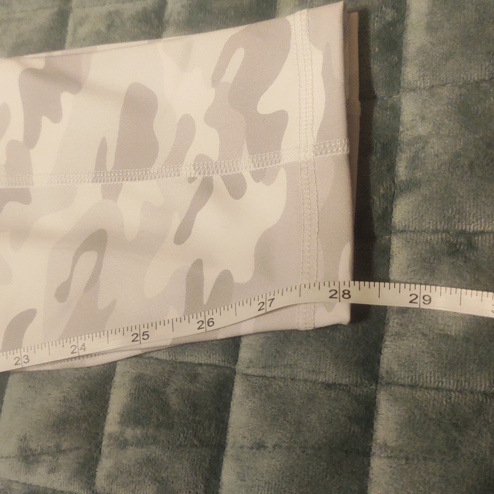 Like New! Athletic Leggings Grey/White Camo Size Large - Picture 13 of 16